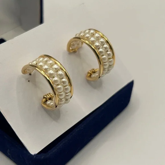 Avon Gold and Pearl Accent Earrings - Picture 2 of 9